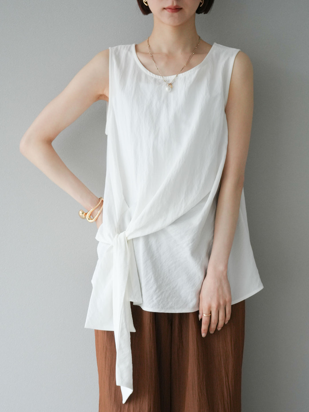 [SET] 前裹式無袖上衣 + 可選飾品套裝（2 套）