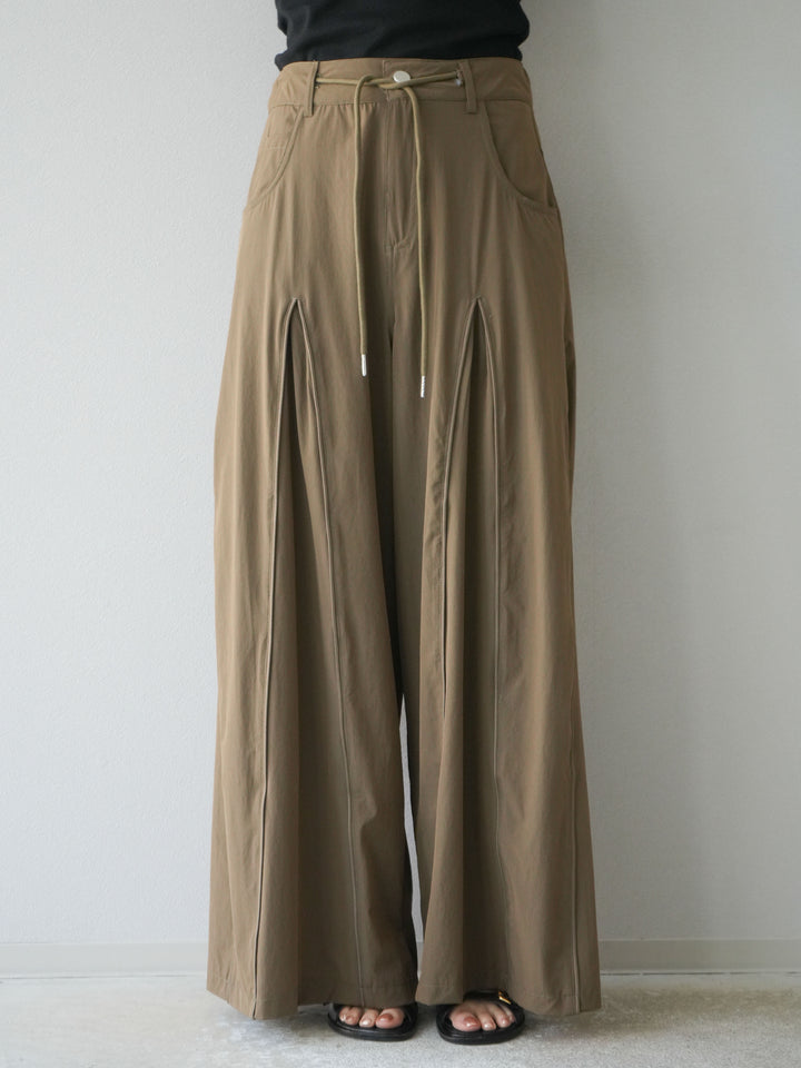 【預購】褶邊尼龍寬褲/卡其色