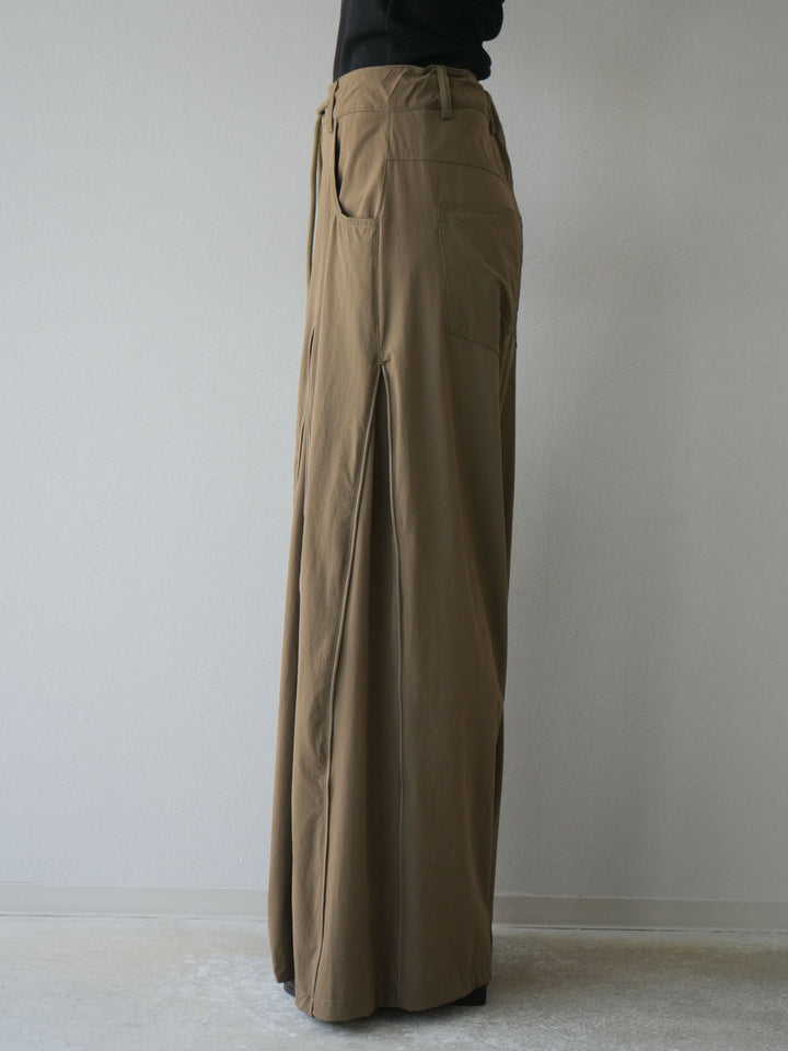 【預購】褶邊尼龍寬褲/卡其色