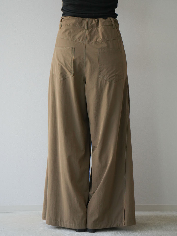 【預購】褶邊尼龍寬褲/卡其色