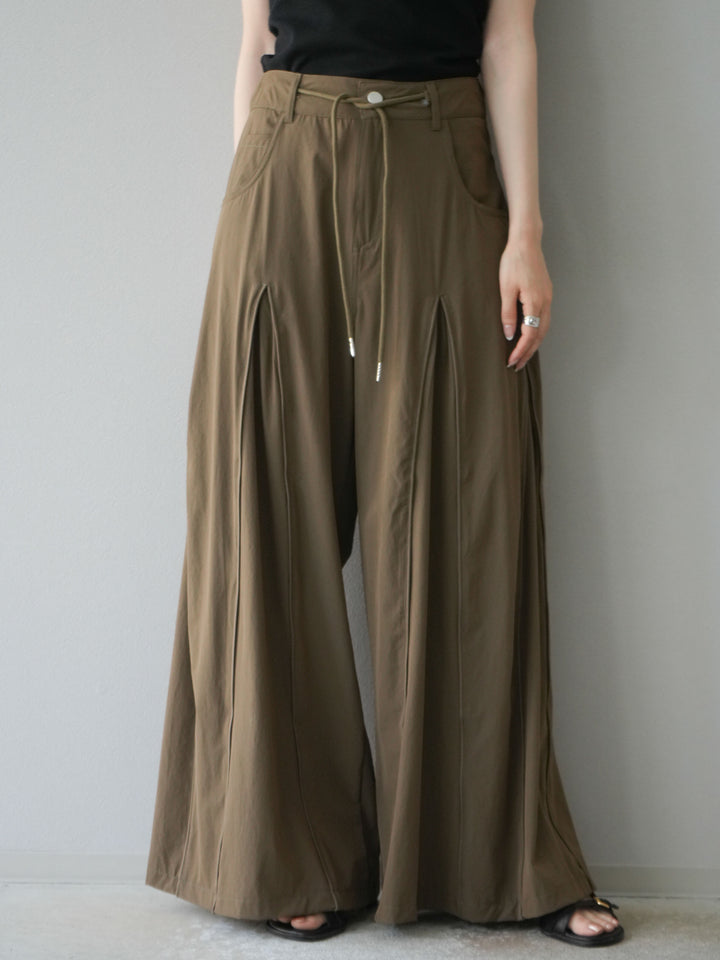 【預購】褶邊尼龍寬褲/卡其色