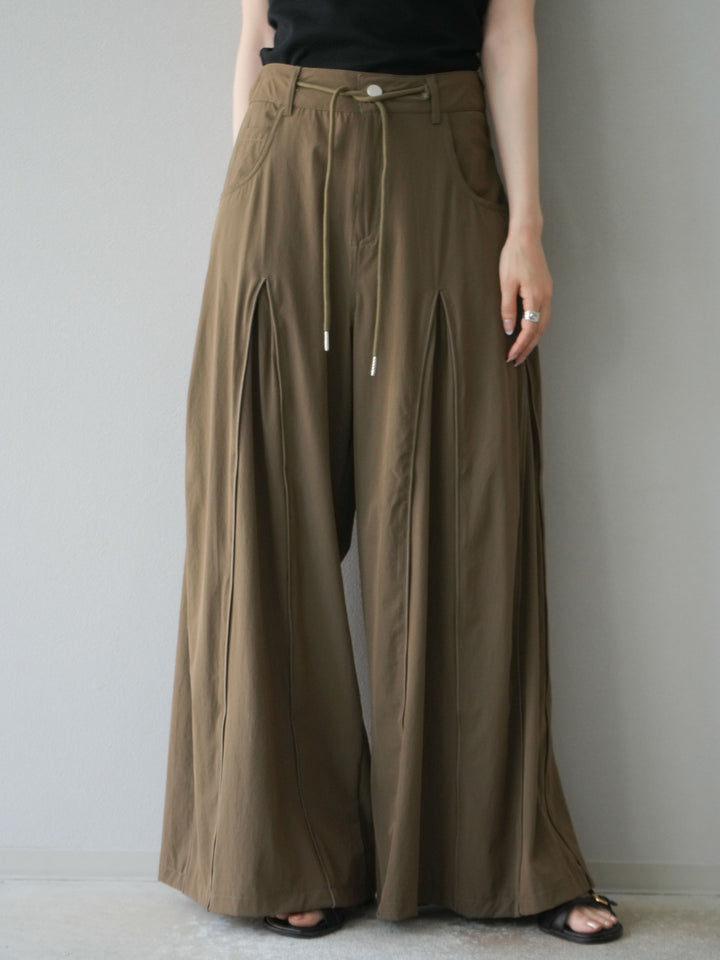 【預購】褶邊尼龍寬褲/卡其色