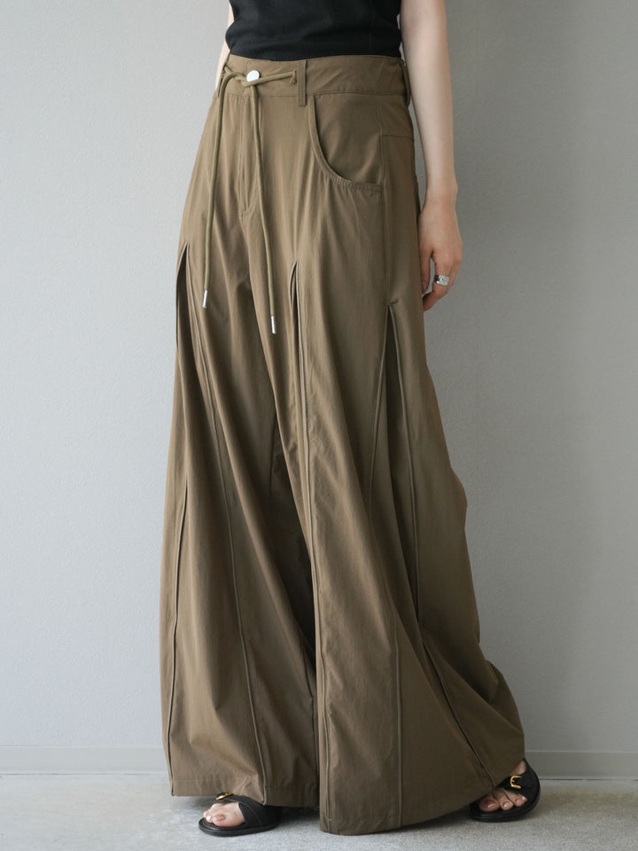 【預購】褶邊尼龍寬褲/卡其色