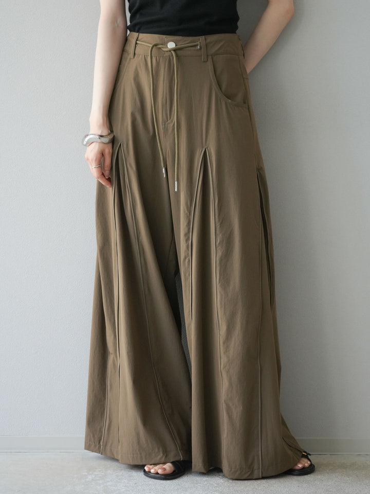 【預購】褶邊尼龍寬褲/卡其色
