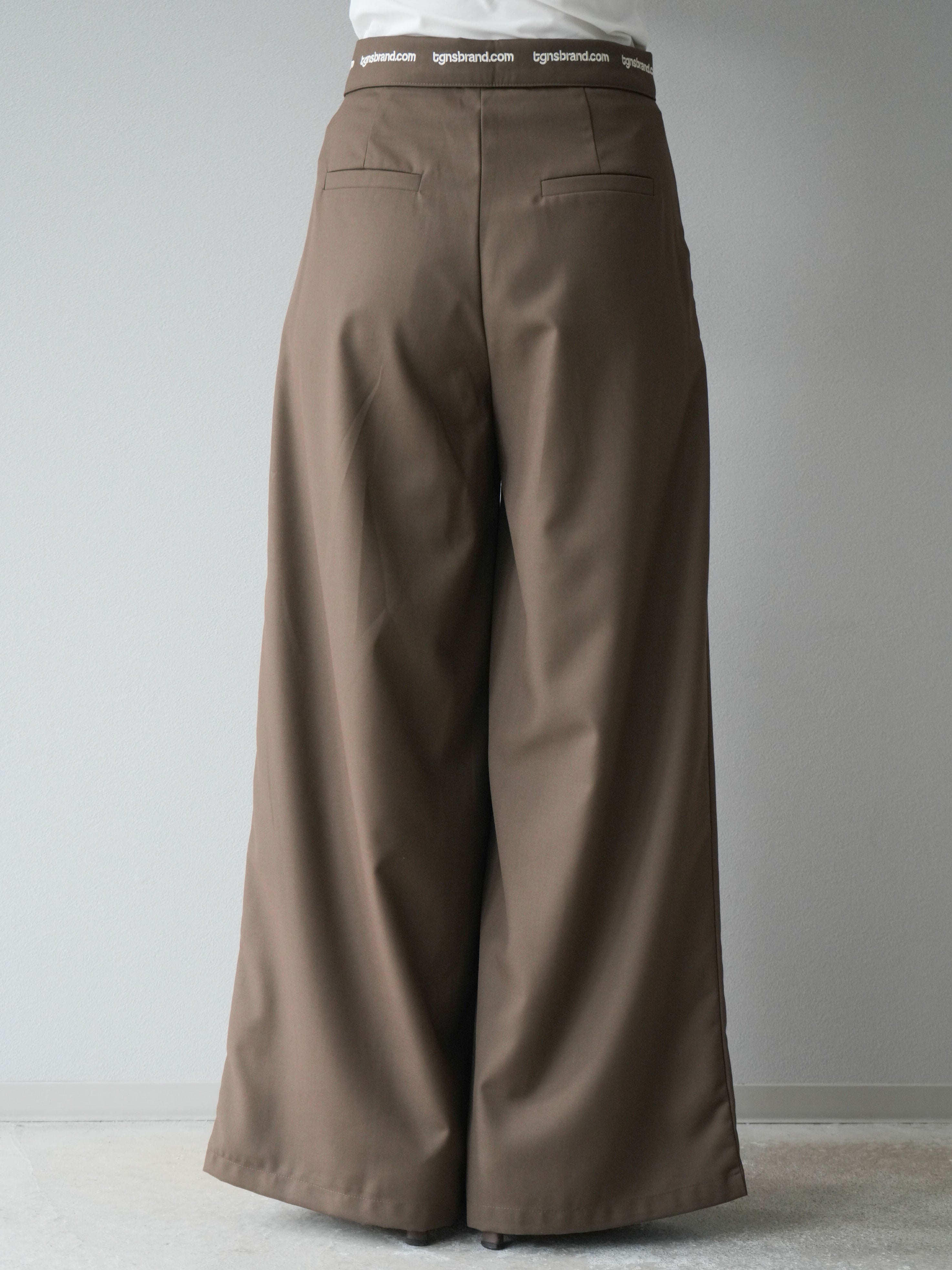 予約]ウエスト折り返しロゴタックワイドパンツ/ブラウン – Lumier