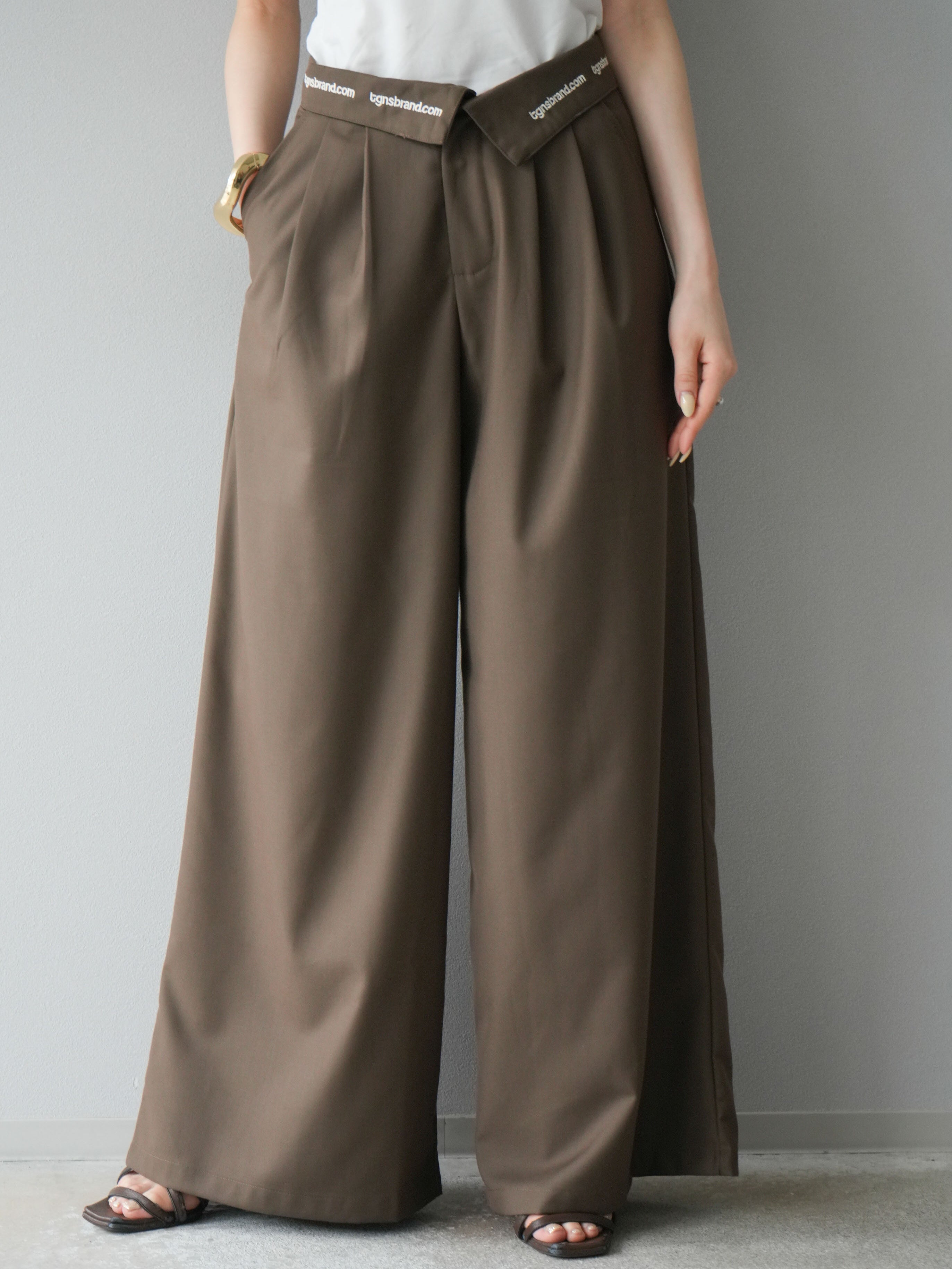 予約]ウエスト折り返しロゴタックワイドパンツ/ブラウン – Lumier