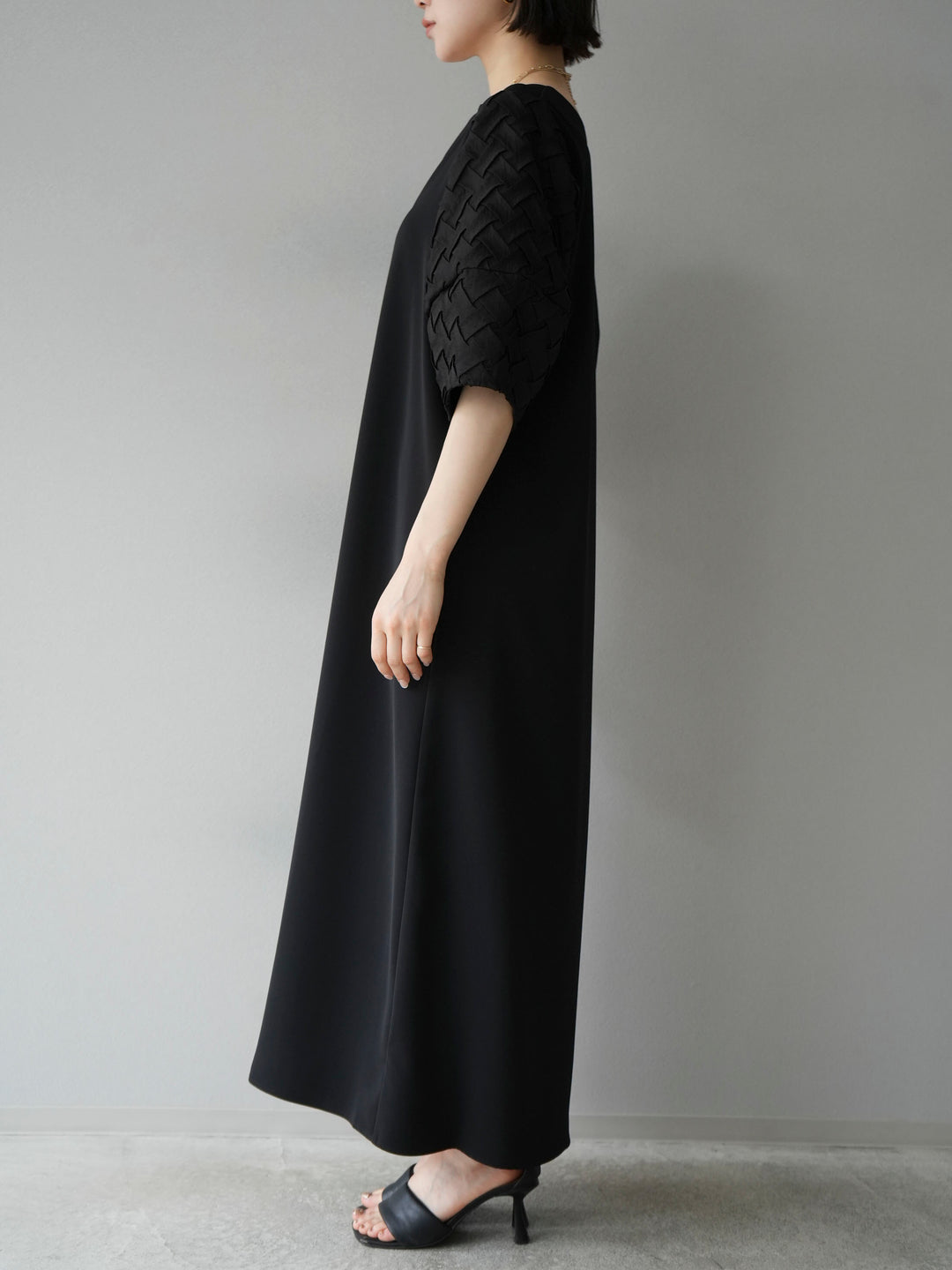 [Pre-order] Mixed material key neck tuck dress/Black