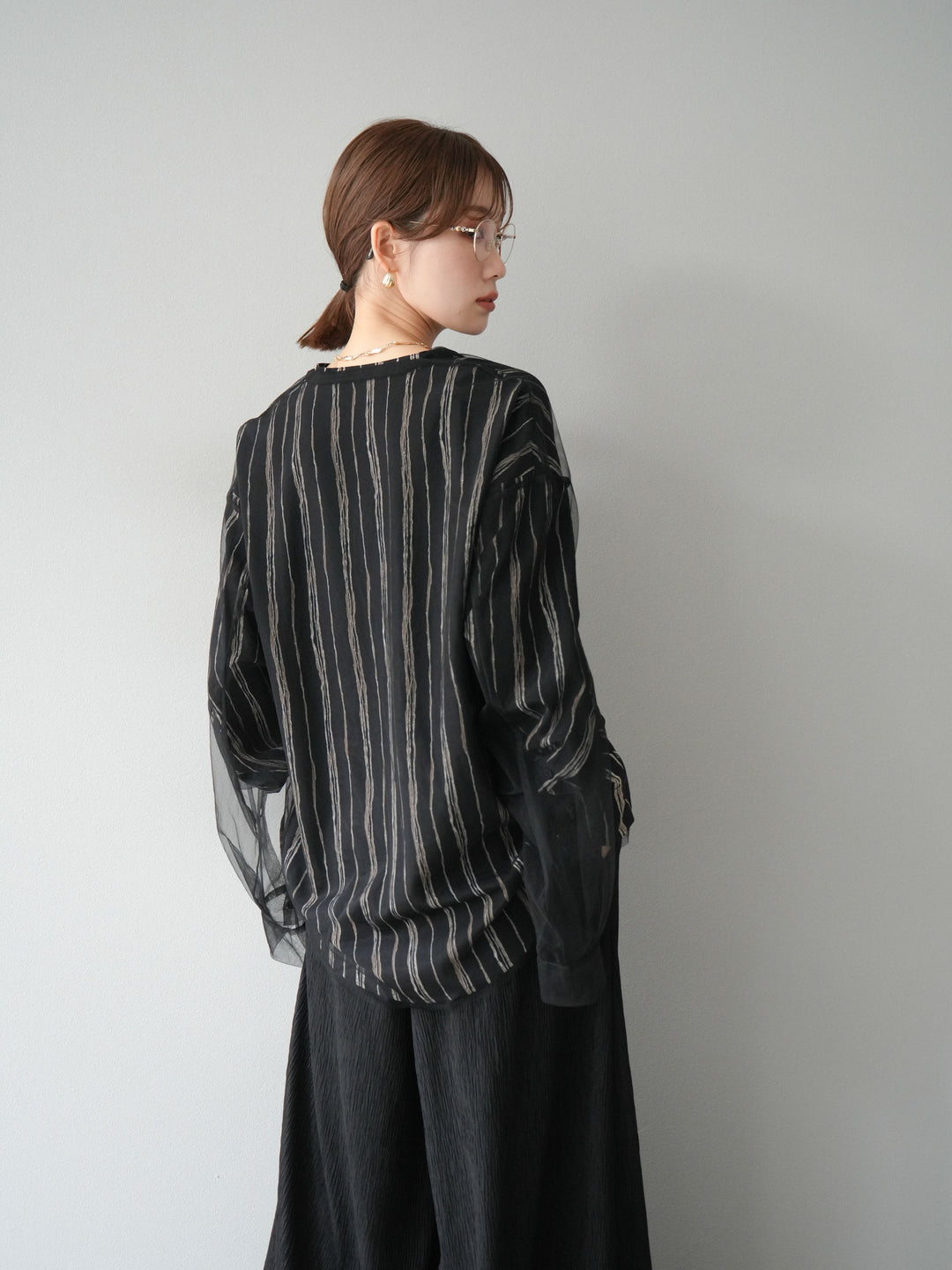 [予約]ペンタッチストライプ2WAYスリーブバンドカラーシャツ/ブラック