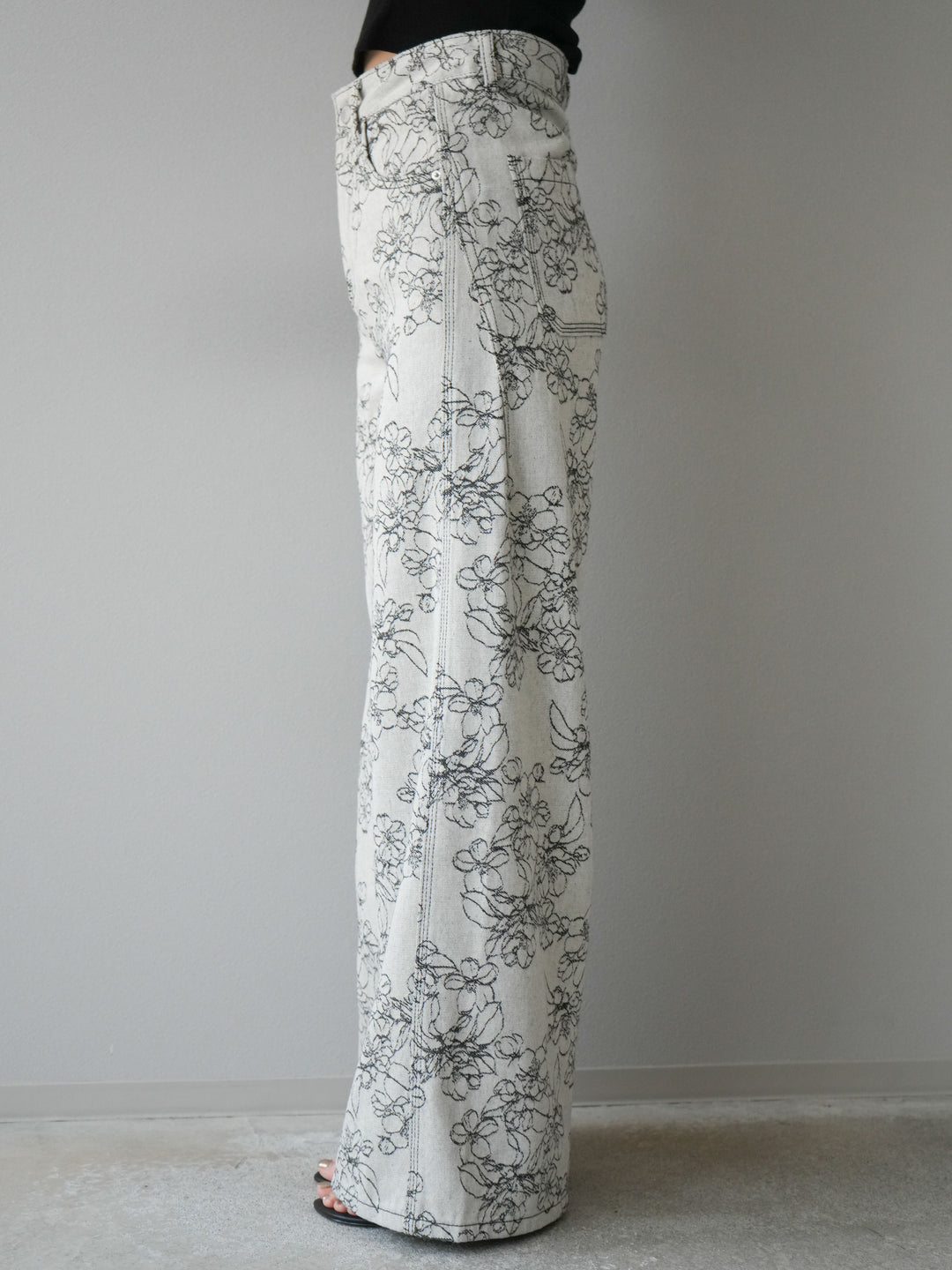 【預購】花朵提花牛仔寬褲/黑