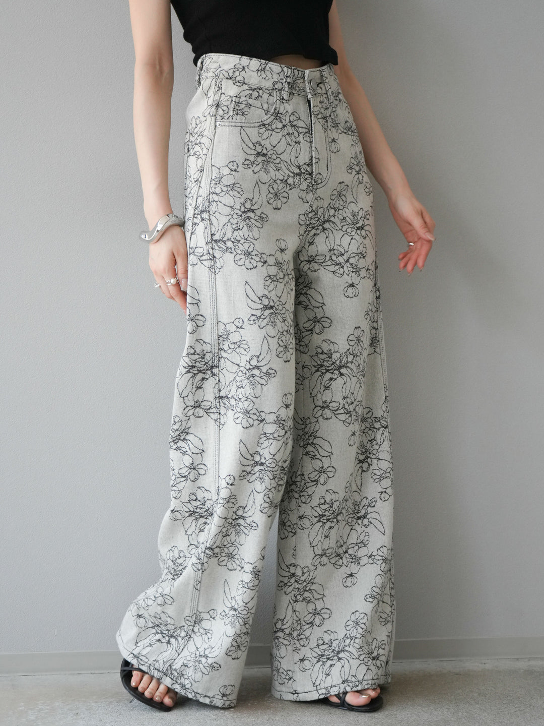 【預購】花朵提花牛仔寬褲/黑