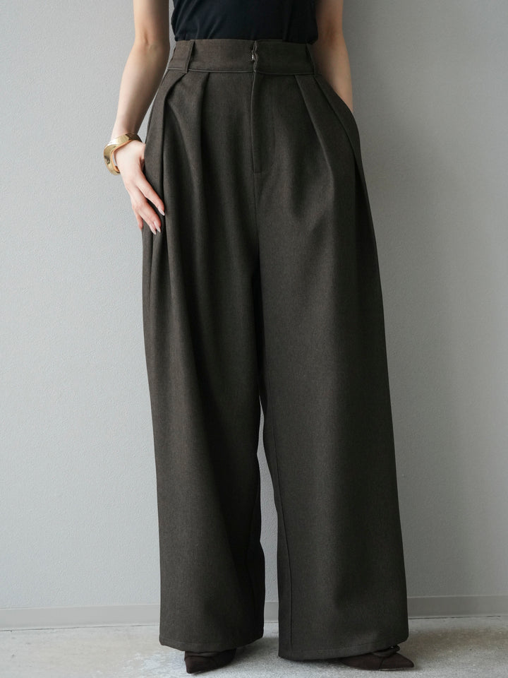 [予約]レザーパイピングタックワイドパンツ/ブラウン