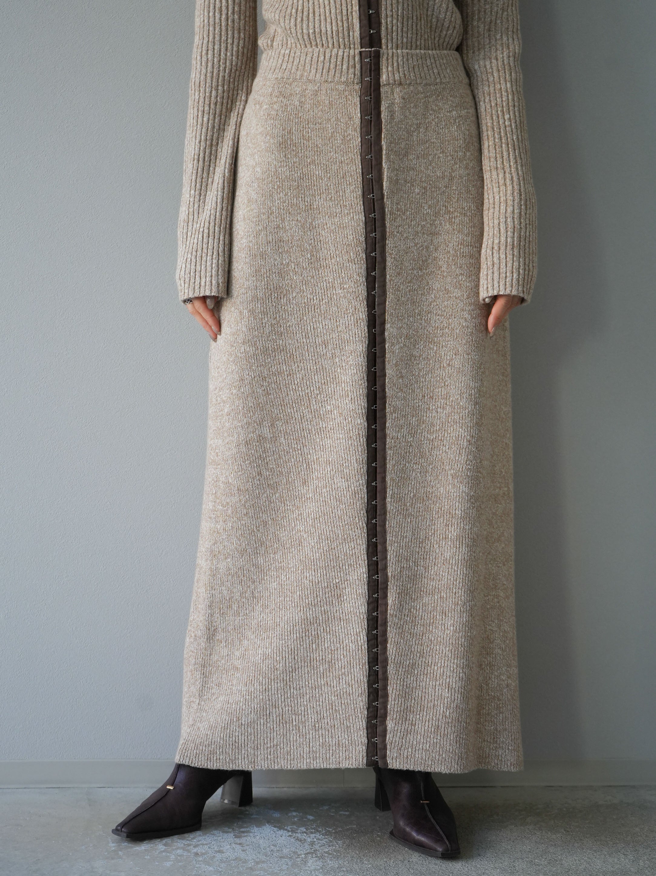 予約]ホックディティールマルチWAYニットスカート/アイボリー – Lumier