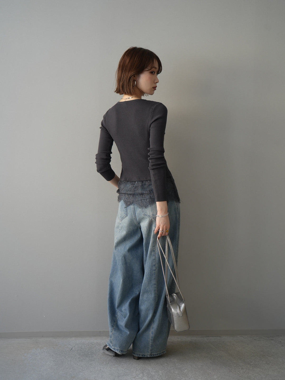 [SET]フロントリボン裾レースリブニットトップス+フロントビジューカーブデニムパンツ(2set)