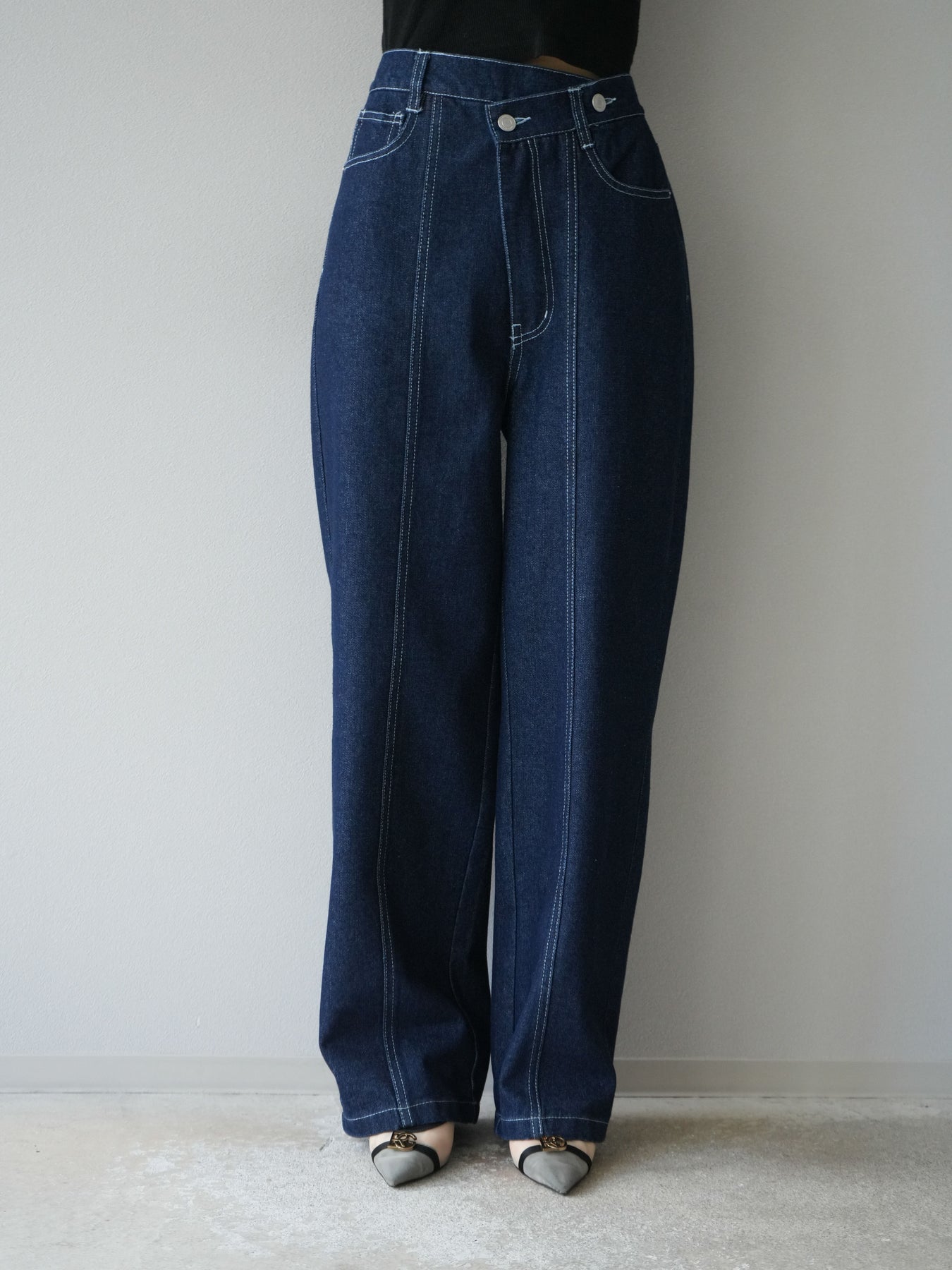 予約]センターシームラップデザインストレートデニム/インディゴ