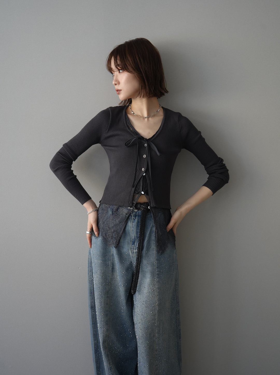 [予約]フロントリボン裾レースリブニットトップス/charcoal