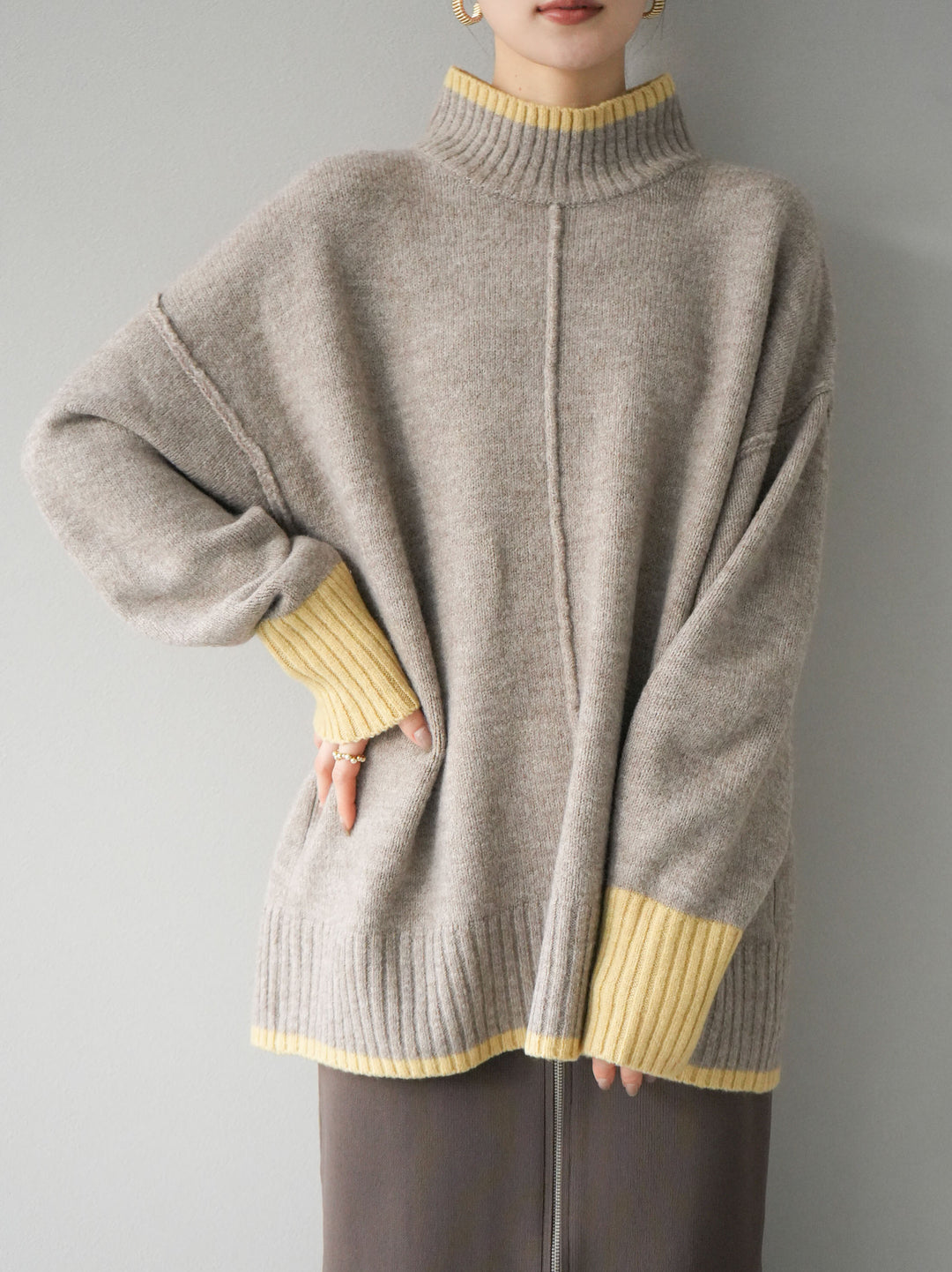 [予約]配色ハイネックニットプルオーバー/グレージュ