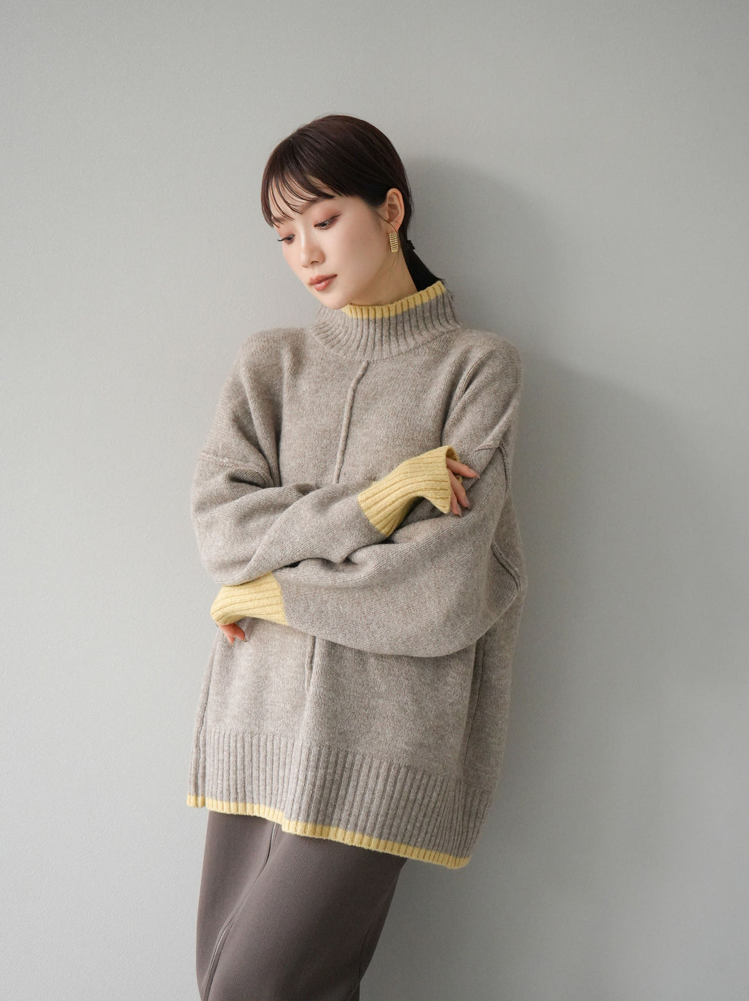 [予約]配色ハイネックニットプルオーバー/グレージュ