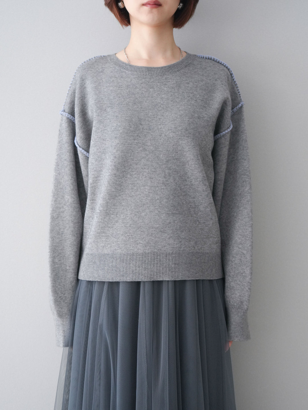 [予約]バックロゴ刺繍配色ステッチニットプルオーバー/gray