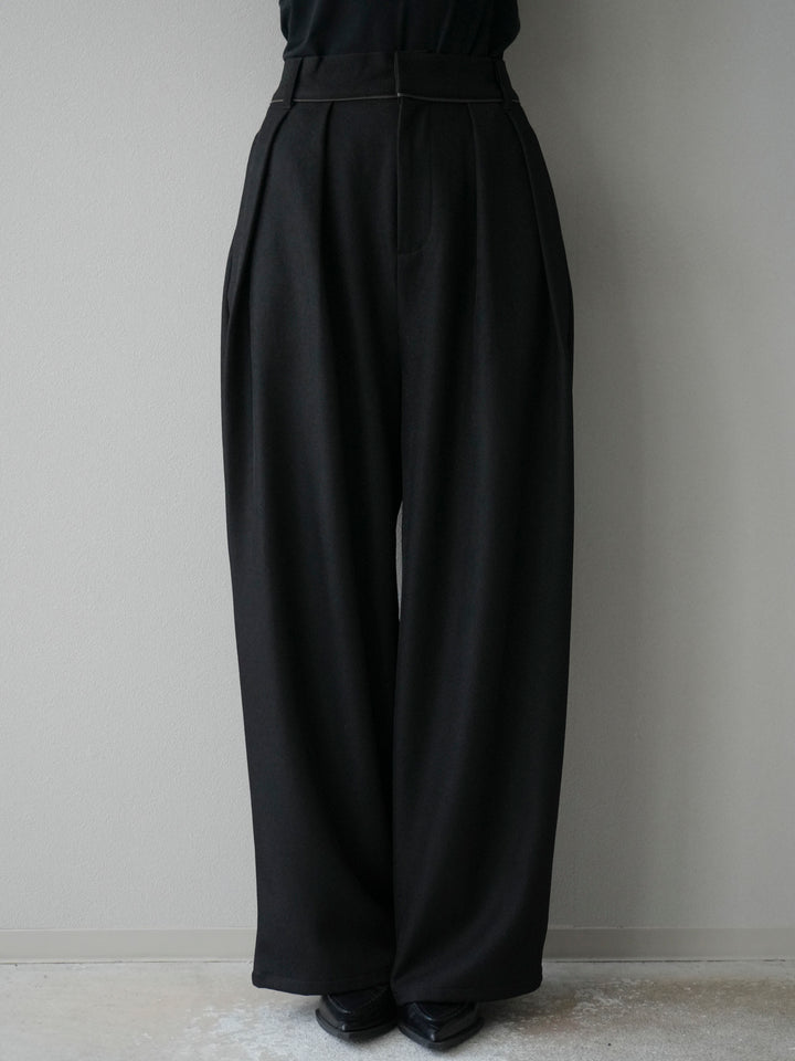 [予約]レザーパイピングタックワイドパンツ/ブラック