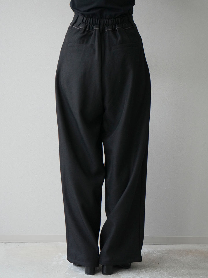 [予約]レザーパイピングタックワイドパンツ/ブラック