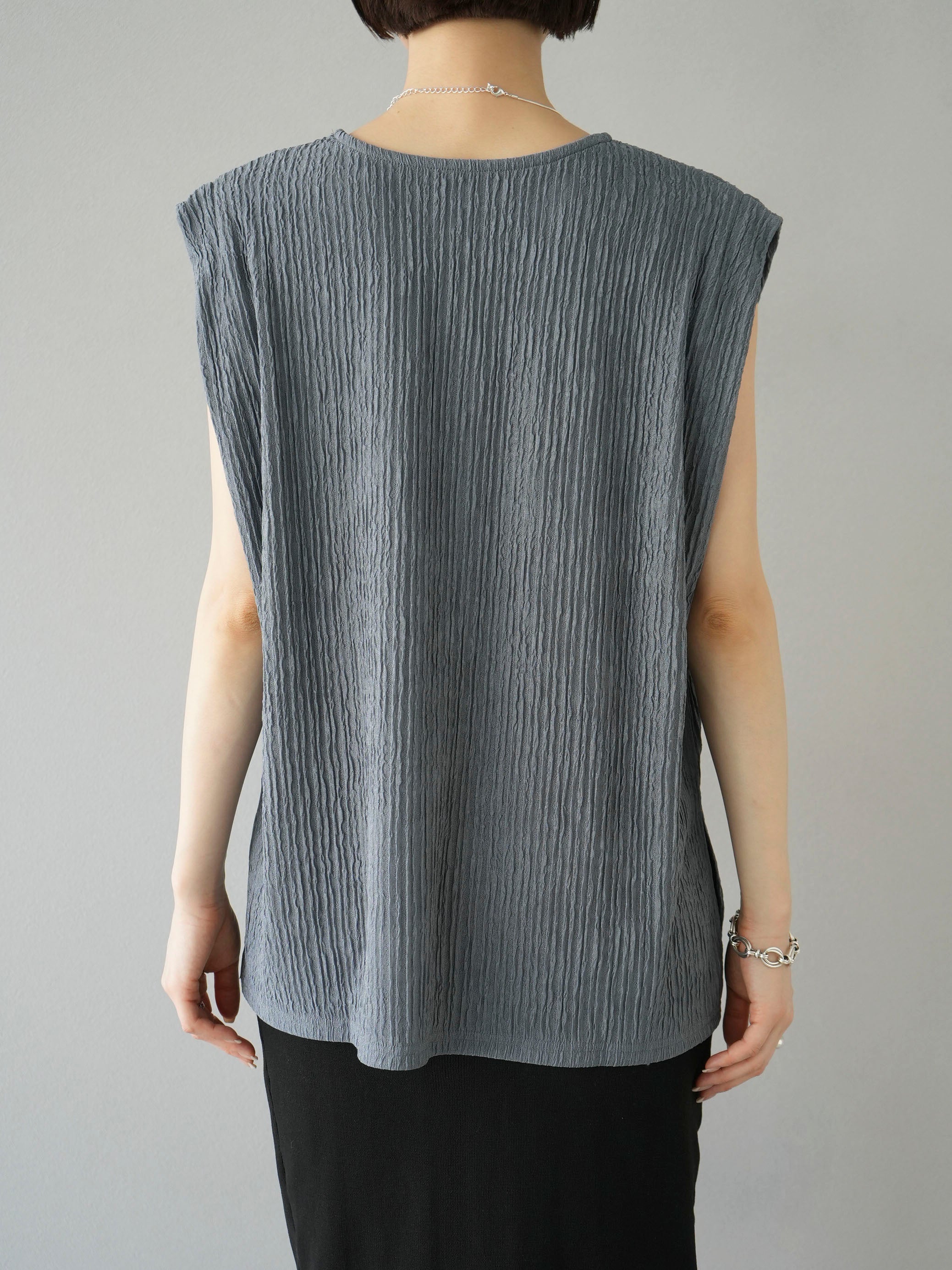 予約]楊柳タックショルダーノースリートップス/チャコール – Lumier