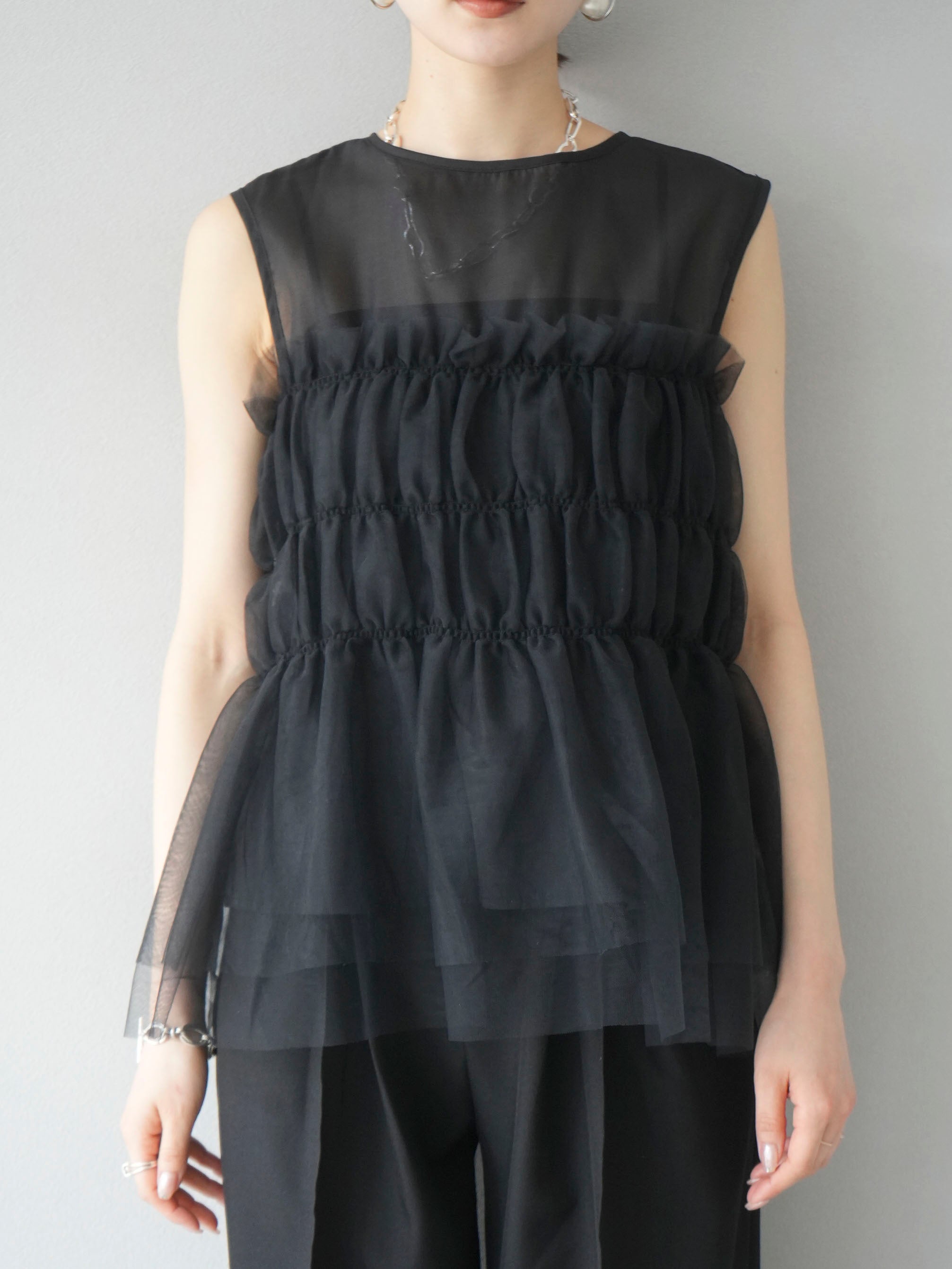 予約]チュールフリルノースリーブトップス/ブラック – Lumier