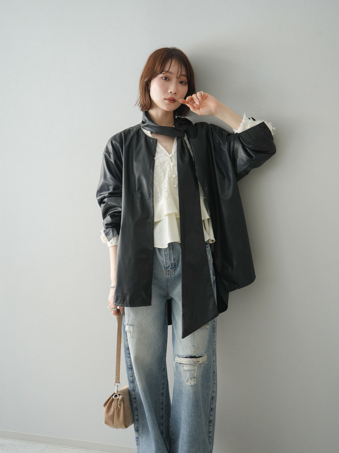 [SET]フェイクレザーボウタイブラウス+ダメージデニムセミワイドパンツ(2set)