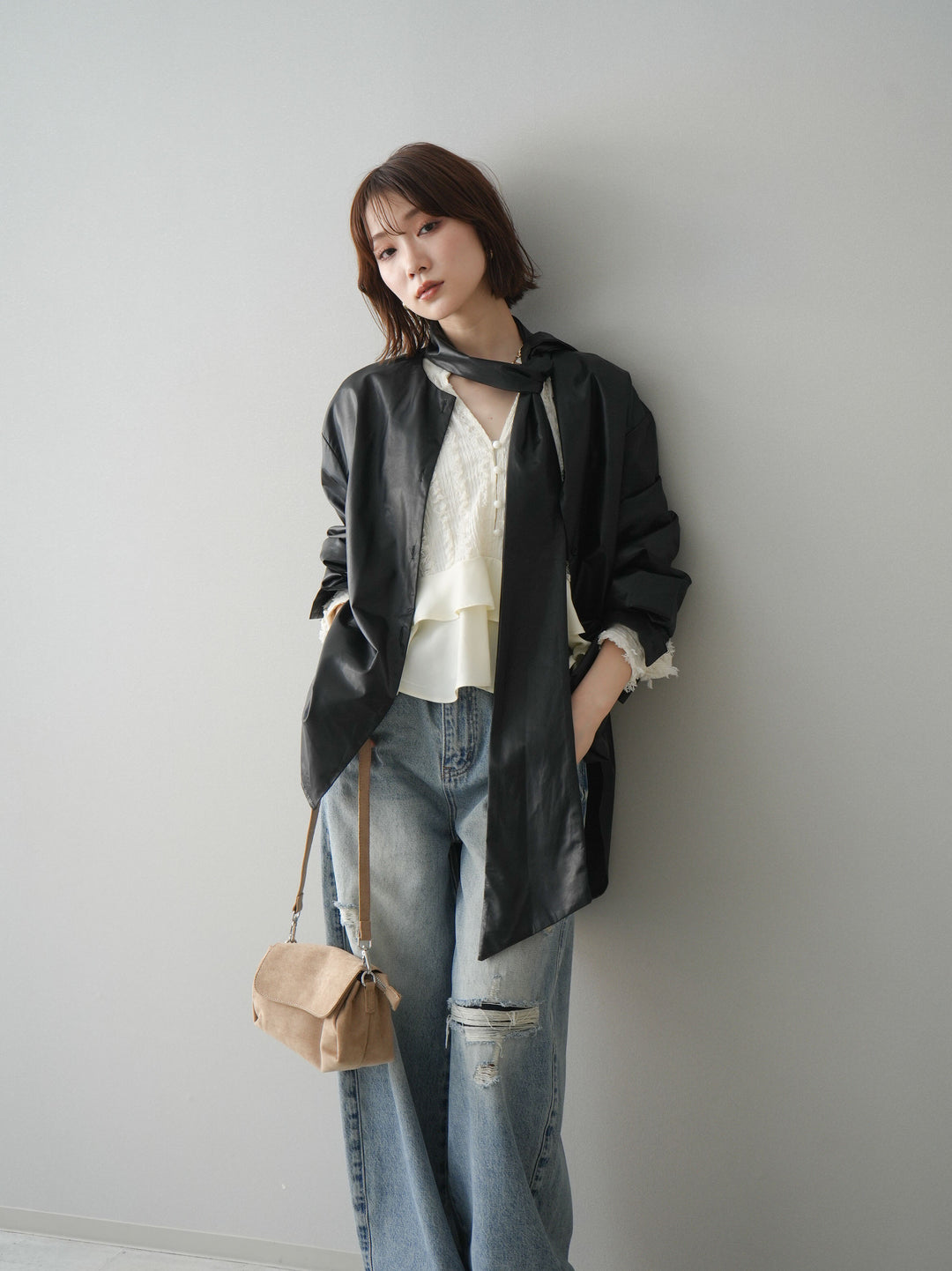 [SET]フェイクレザーボウタイブラウス+ダメージデニムセミワイドパンツ(2set)