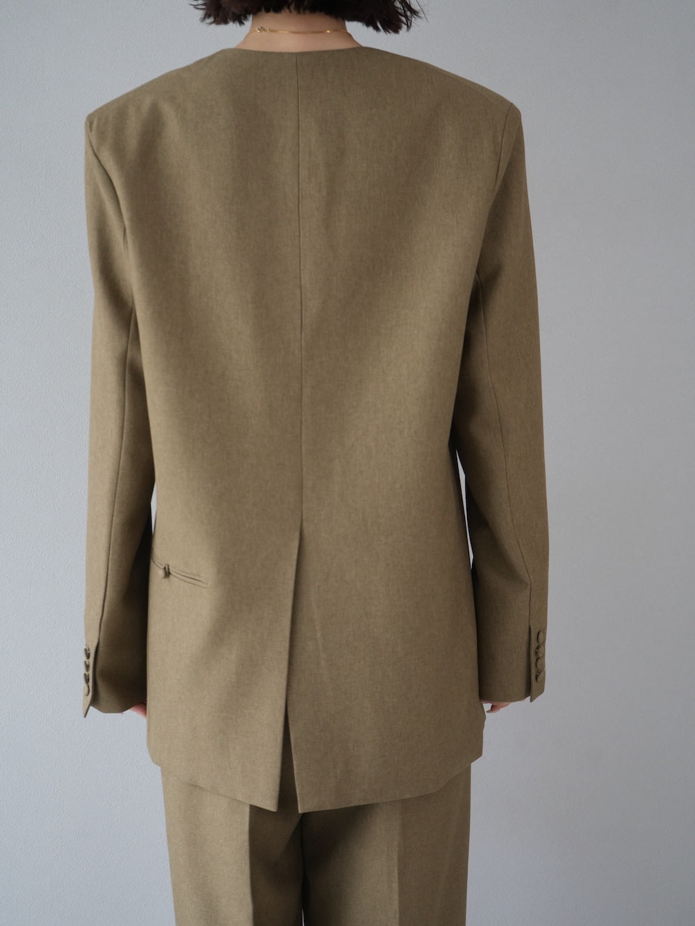 予約]design button collarless jacket / beige – Lumier