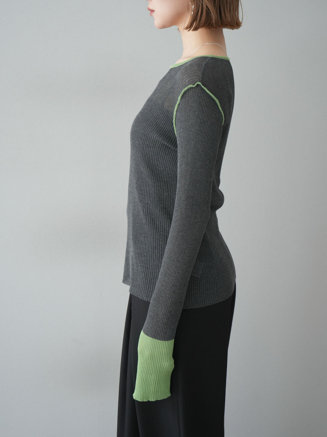 【預購】色彩協調的透明亞麻針織上衣/炭綠色