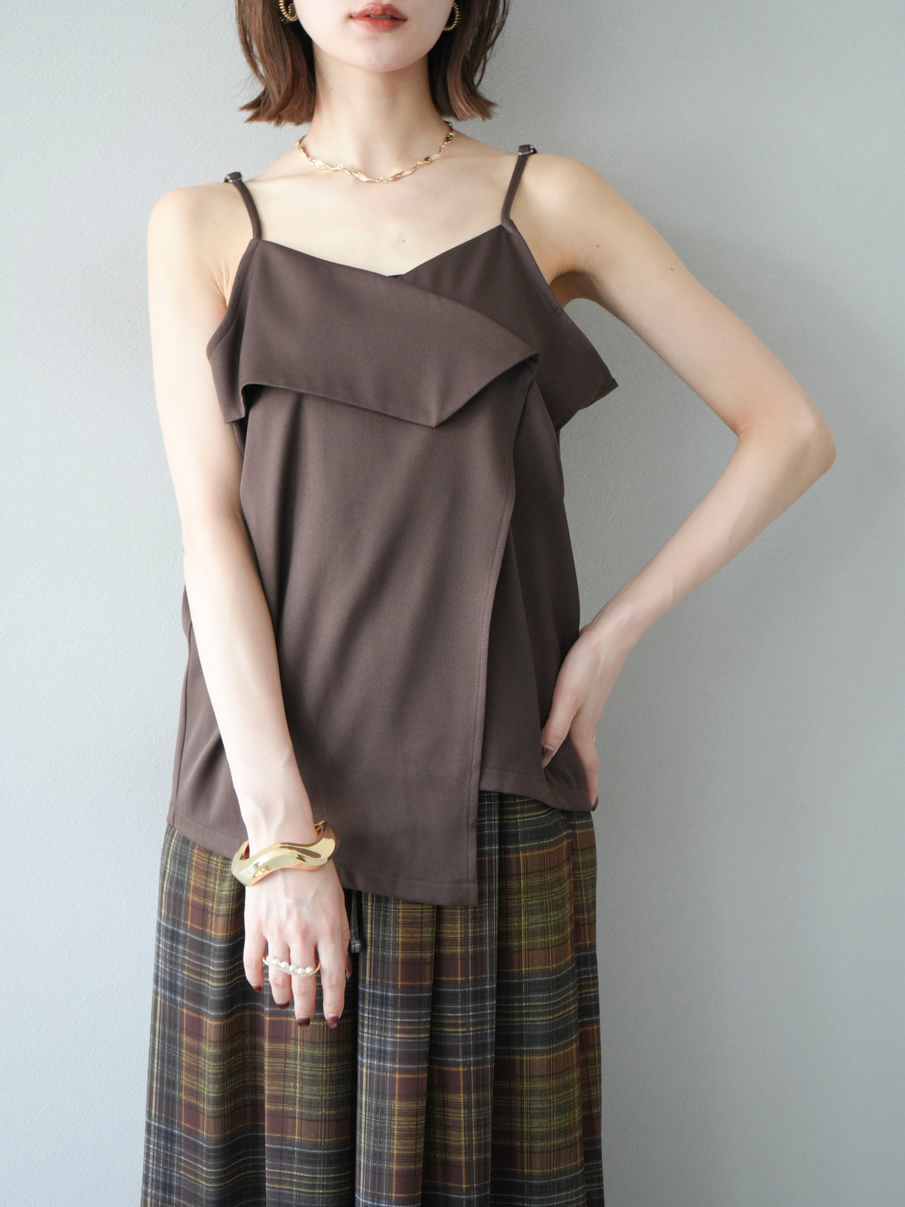 予約]クロスデザインキャミソール/ブラウン – Lumier