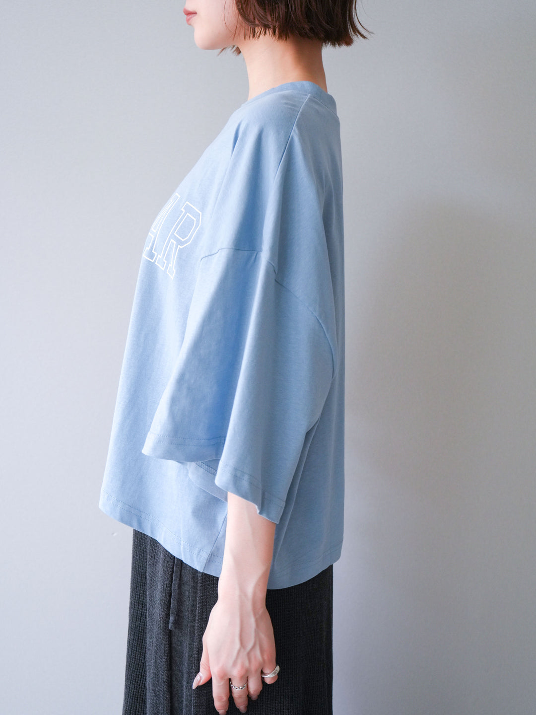 [予約]ボックスシルエットロゴTEE/blue