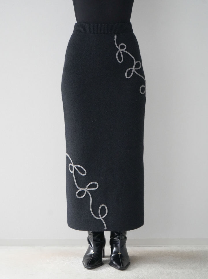 [予約]コード刺繍Iラインニットスカート/ブラック