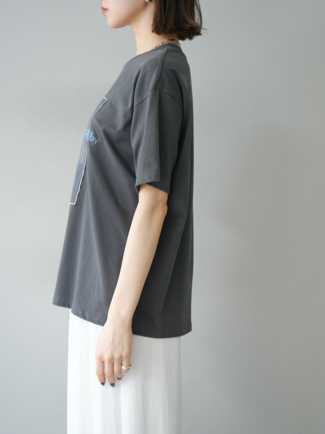 [予約]チュールレイヤードプリントTシャツ/チャコール