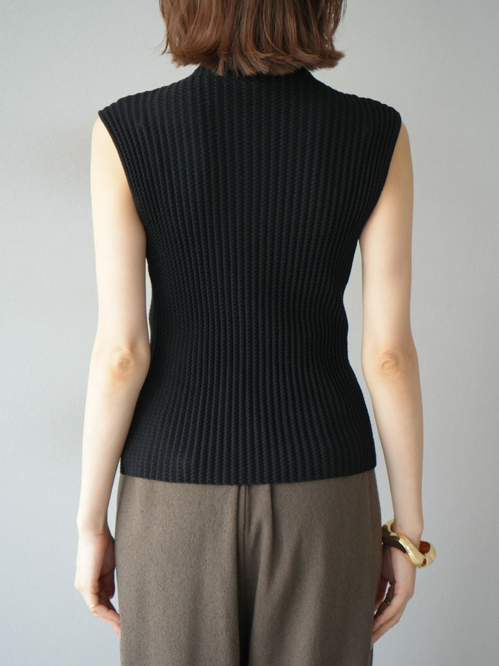 [予約]ボトルネックワッフル編みノースリーブニットトップス/ブラック