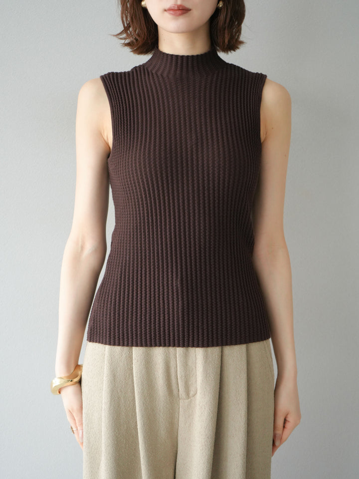 [予約]ボトルネックワッフル編みノースリーブニットトップス/ブラウン