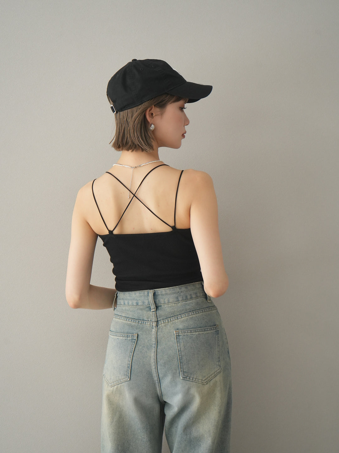 【預購】後背交叉罩杯背心/黑色