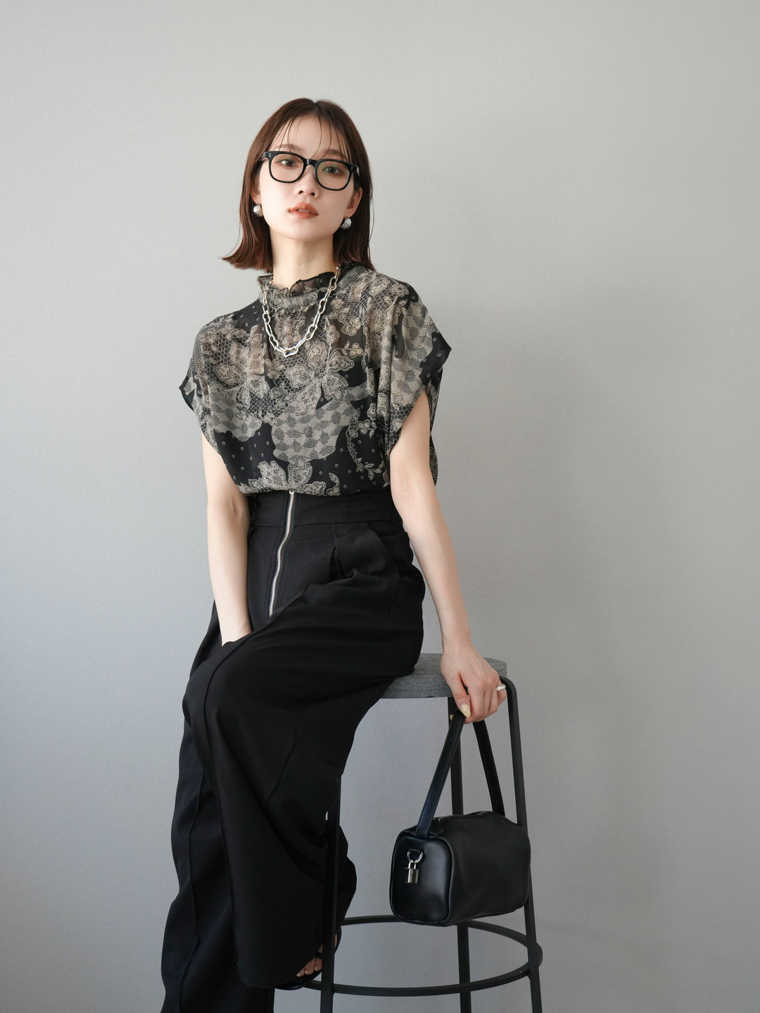 [予約]フラワーパターンフレンチスリーブブラウス/ブラック