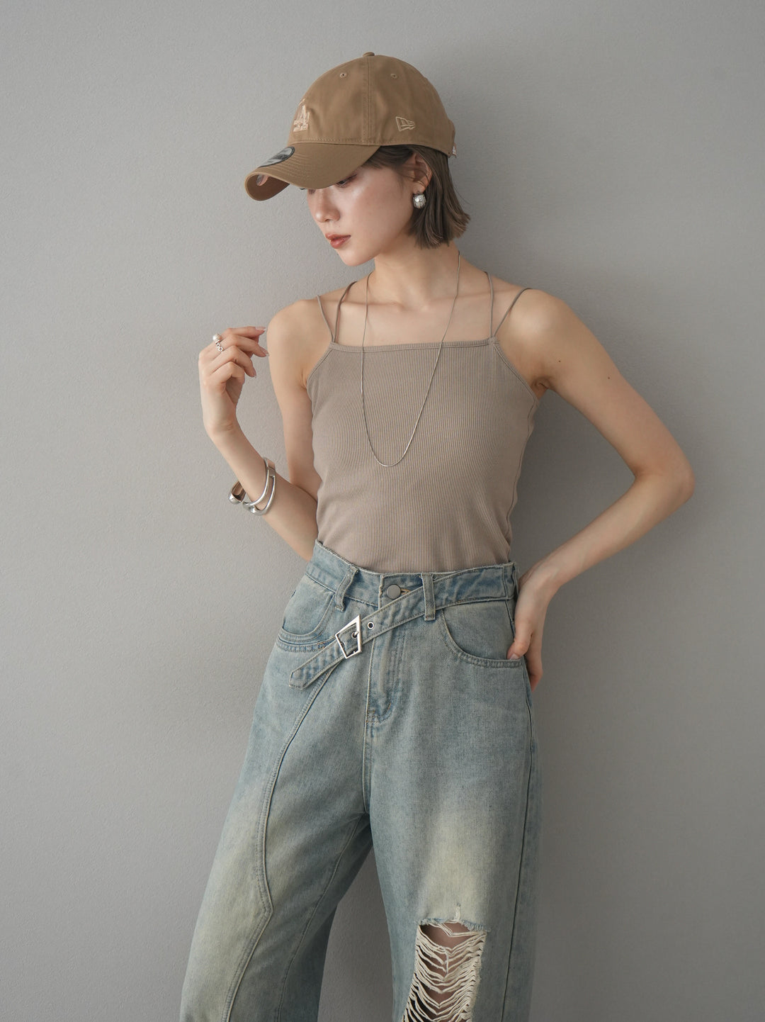 【預購】後背交叉罩杯吊帶背心/米色