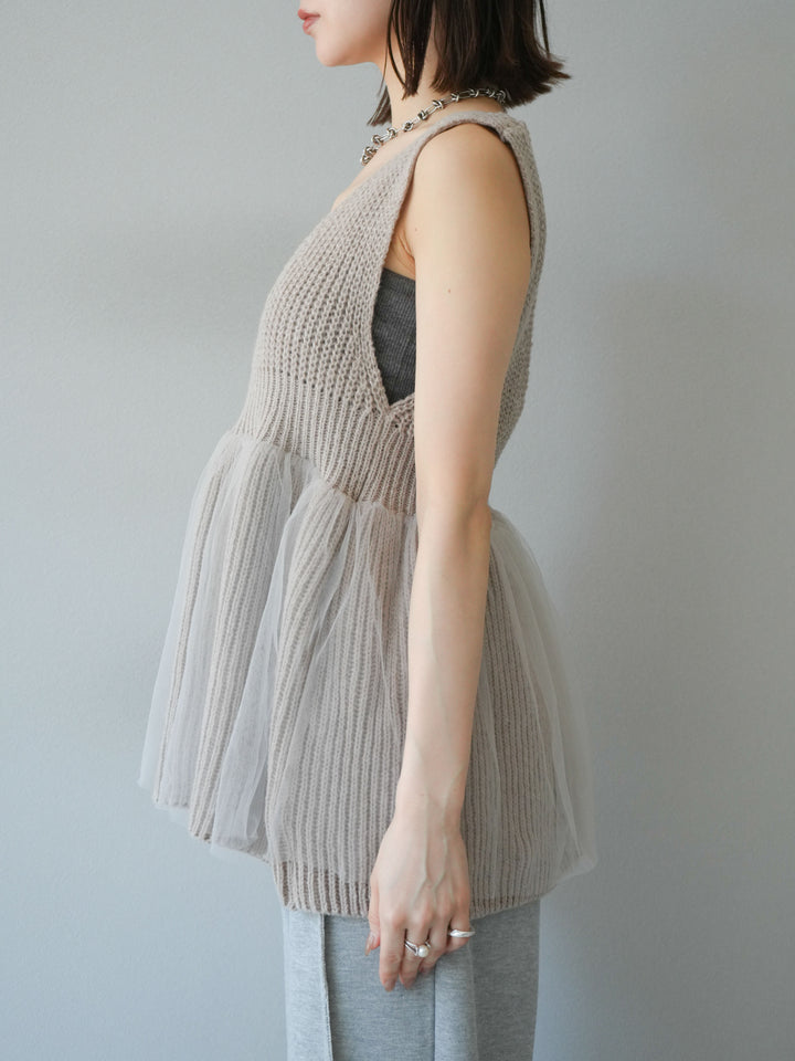 [予約]チュールレイヤードペプラムニットベスト/グレージュ