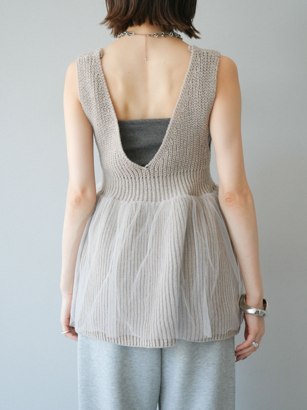 [予約]チュールレイヤードペプラムニットベスト/グレージュ