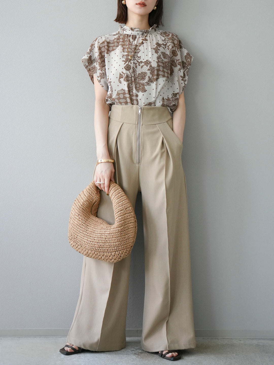 [予約]フラワーパターンフレンチスリーブブラウス/ベージュ