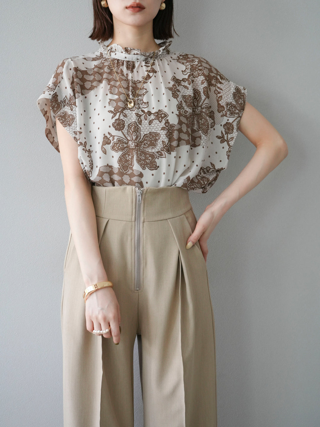 [予約]フラワーパターンフレンチスリーブブラウス/ベージュ