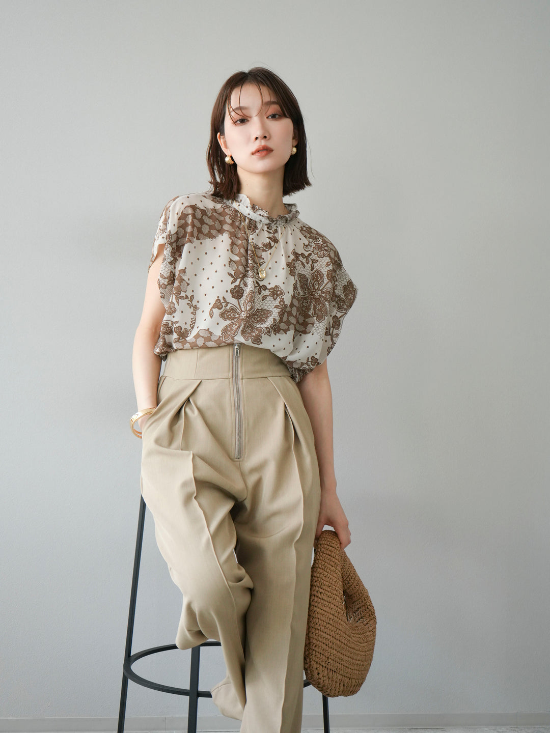 [予約]フラワーパターンフレンチスリーブブラウス/ベージュ