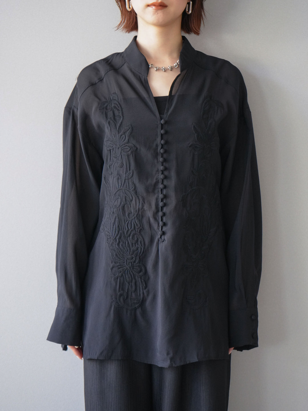 [予約]フロントコードエンブロイダリーブラウス/black