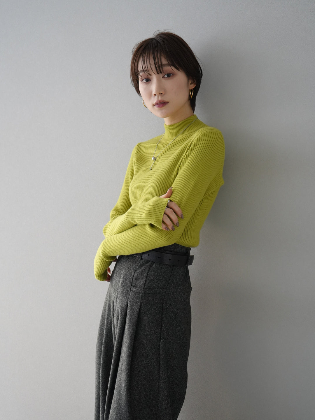 [Pre-order] Thumbhole bottleneck ribbed knit top/yellow green