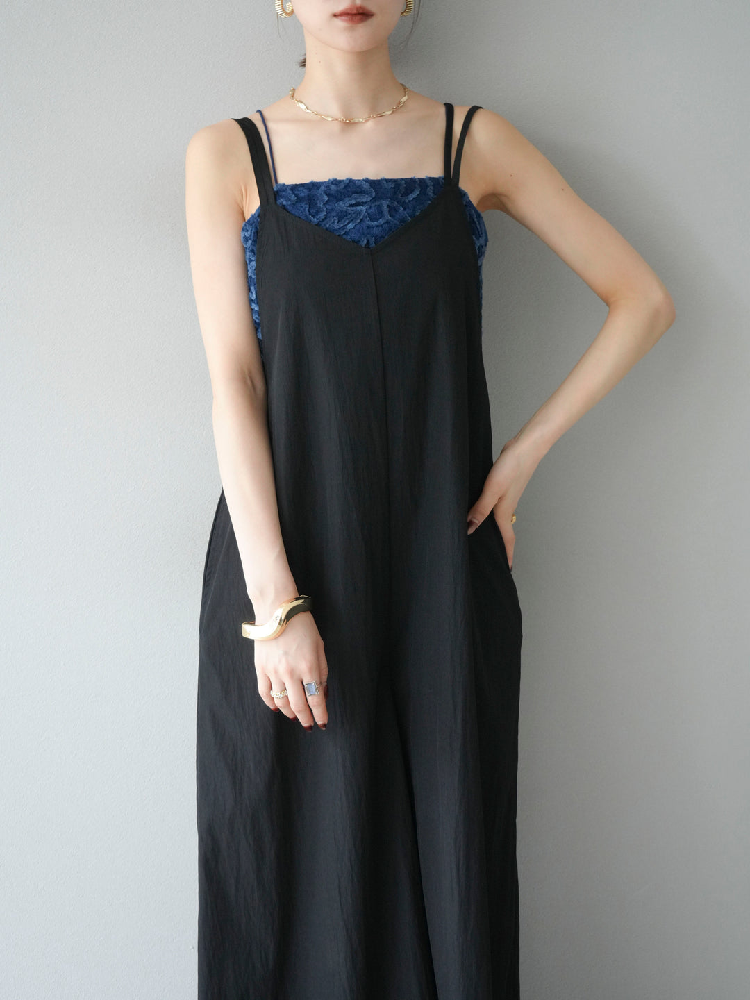 [予約]レーヨンVネックサロペット/ブラック