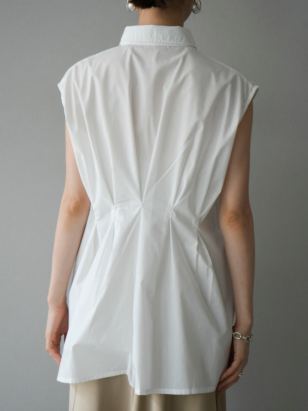 [Pre-order] Broad waist tuck sleeveless blouse/off
