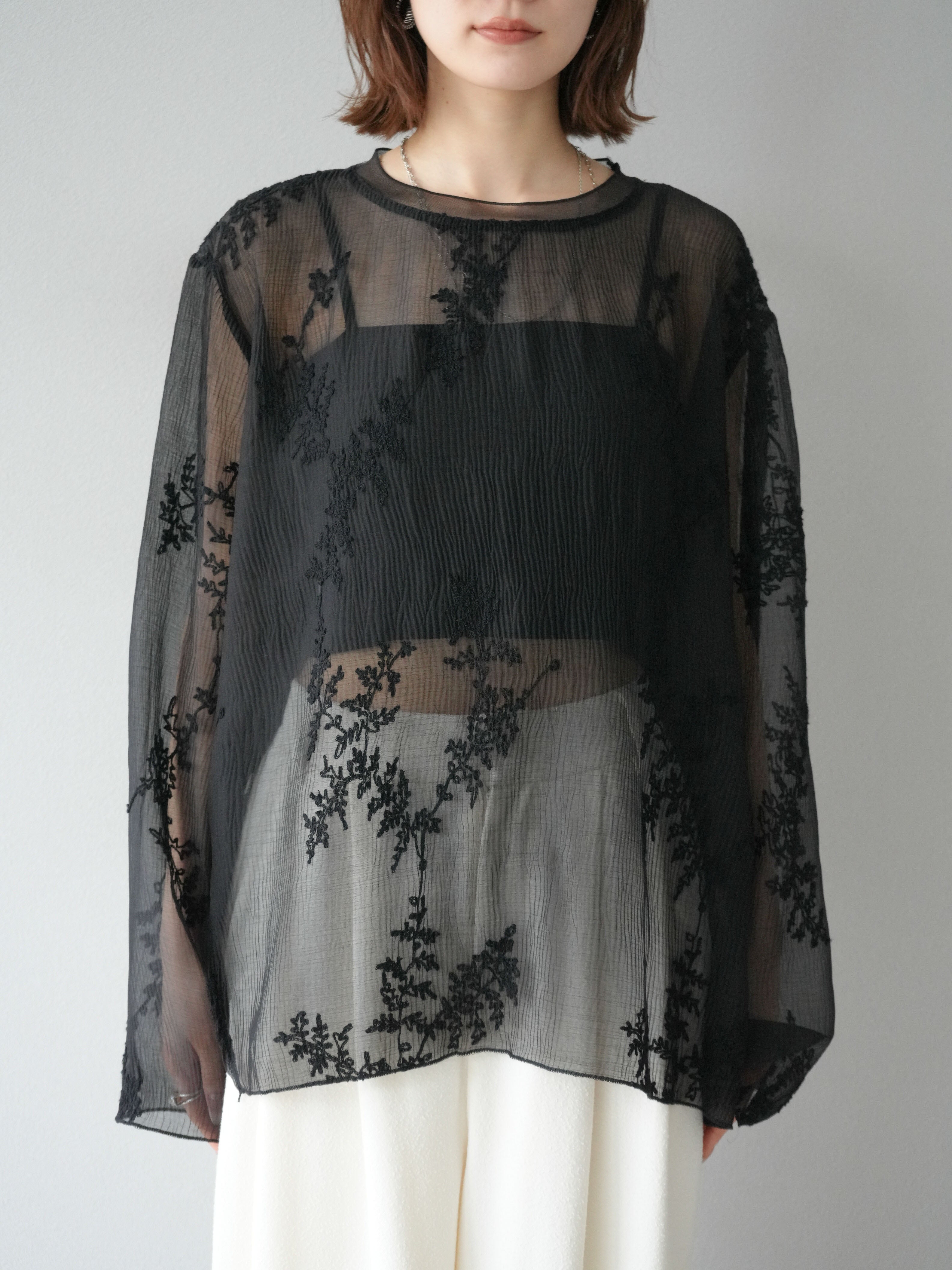 予約]刺繍シアープルオーバー/ブラック – Lumier