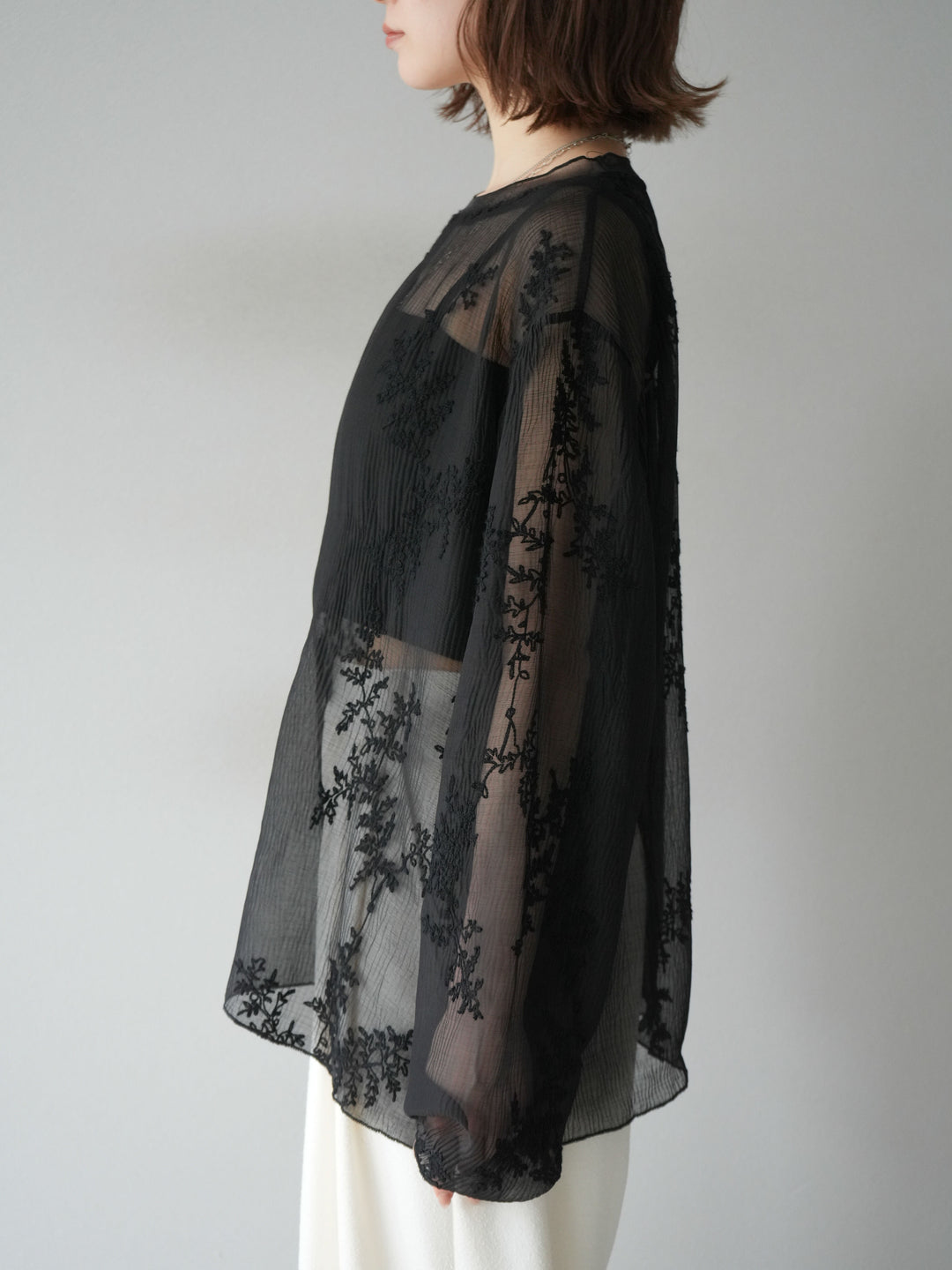 [予約]刺繍シアープルオーバー/ブラック
